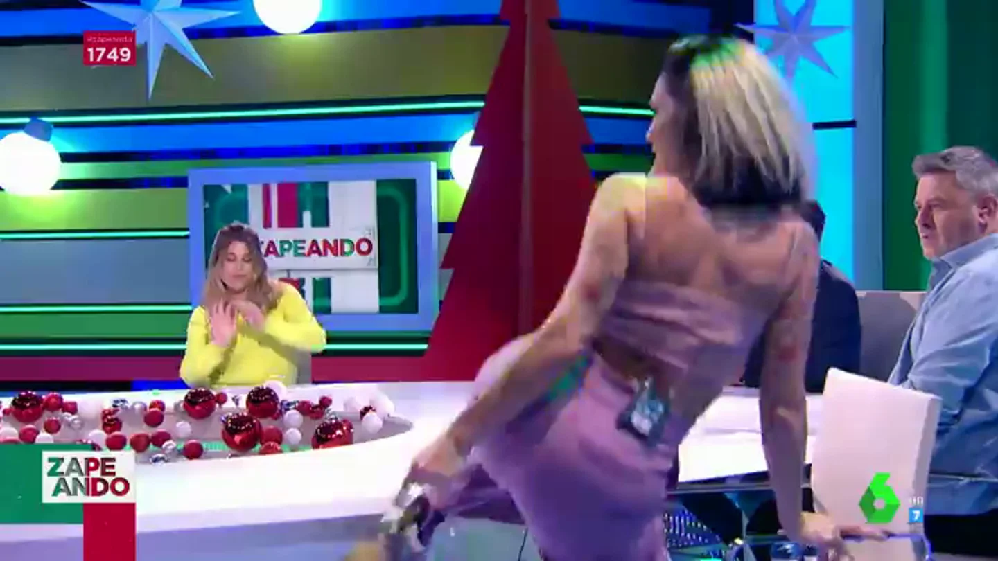 lLorena Castell y Valeria Ros lo dan todo en directo con sus movimientos más sensuales al ritmo de Nathy Peluso Lorena Castell y Valeria Ros lo dan todo en directo con sus movimientos más sensuales al ritmo de Nathy Peluso