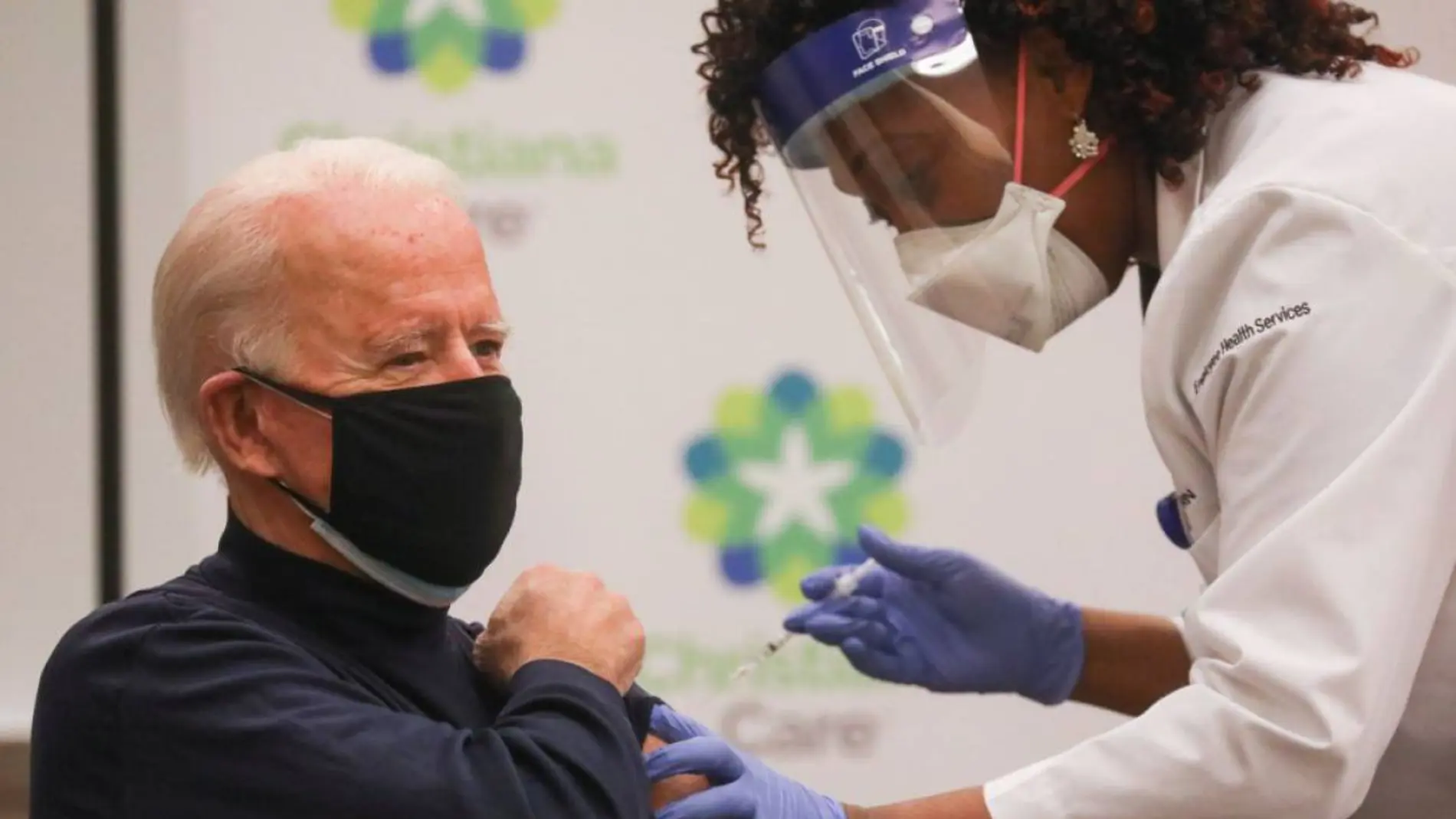 Joe Biden recibe la vacuna contra el coronavirus en directo.
