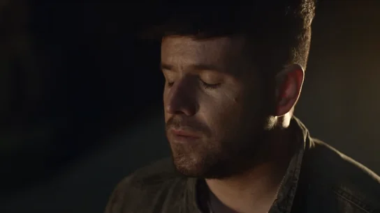 Pablo López en el vídeo de 'La niña de la linterna' Pablo López en el vídeo de 'La niña de la linterna'