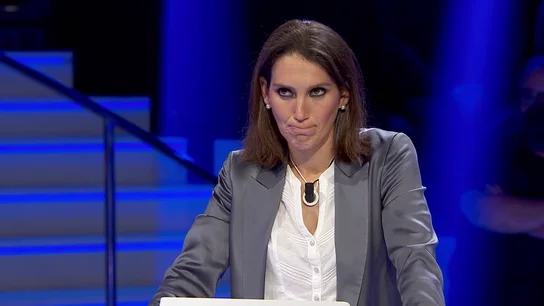 Luján Argüelles 'pilla' a Merche 'copiando' a un compañero y acaba eliminada del concurso por unanimidad  Luján Argüelles 'pilla' a Merche 'copiando' a un compañero y acaba eliminada del concurso por unanimidad