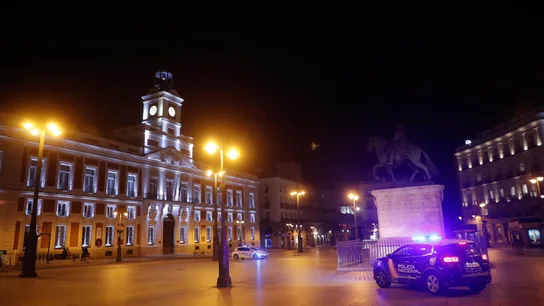 La Puerta del Sol de Madrid después del toque de queda La Puerta del Sol de Madrid después del toque de queda