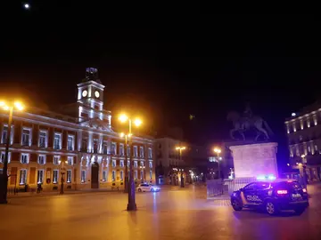 La Puerta del Sol de Madrid después del toque de queda La Puerta del Sol de Madrid después del toque de queda