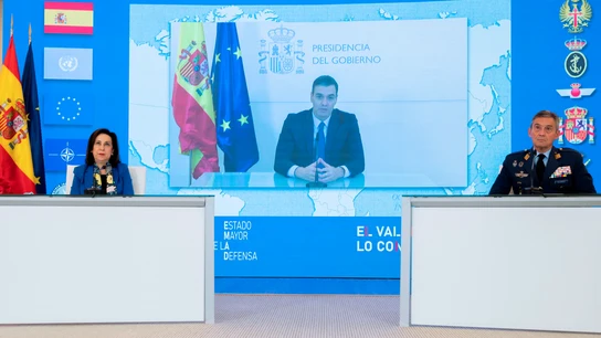 Pedro Sánchez y Margarita Robles durante su mensaje a las Fuerzas Armadas Pedro Sánchez y Margarita Robles durante su mensaje a las Fuerzas Armadas