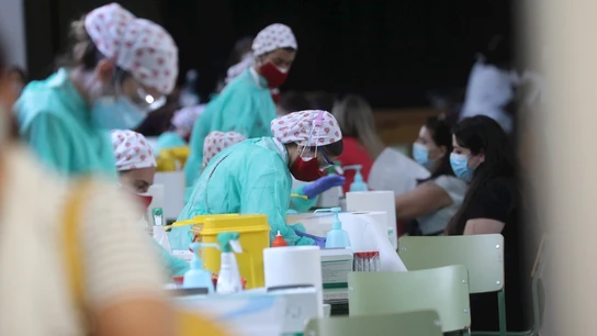 Sanitarios luchando contra el coronavirus Sanitarios luchando contra el coronavirus