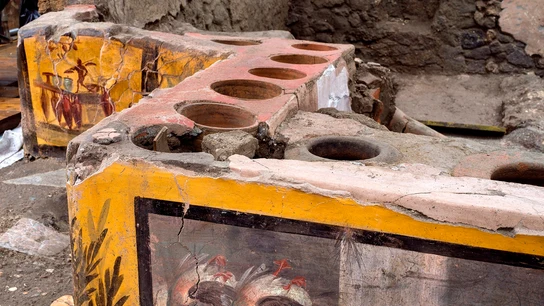 Los restos del primer 'restaurante de comida rápida' de Pompeya hallado intacto Los restos del primer 'restaurante de comida rápida' de Pompeya hallado intacto