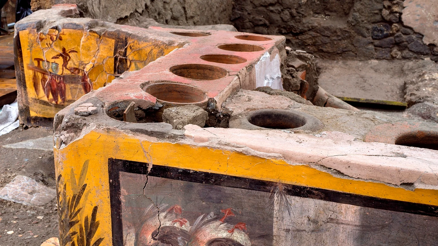 Los restos del primer 'restaurante de comida rápida' de Pompeya hallado intacto Los restos del primer 'restaurante de comida rápida' de Pompeya hallado intacto