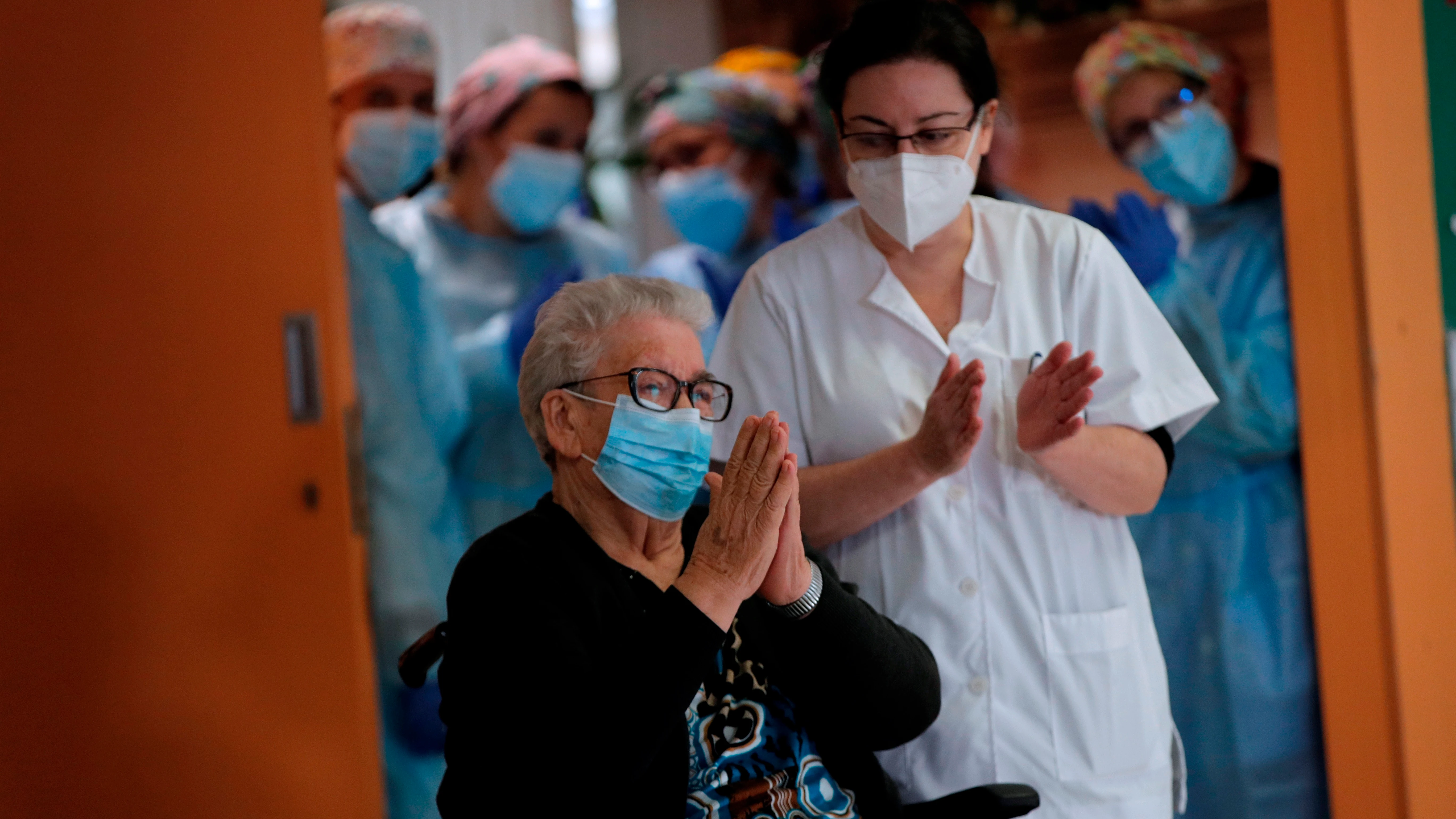 Josefa Pérez, de 89 años, primera persona en recibir la vacuna en Cataluña