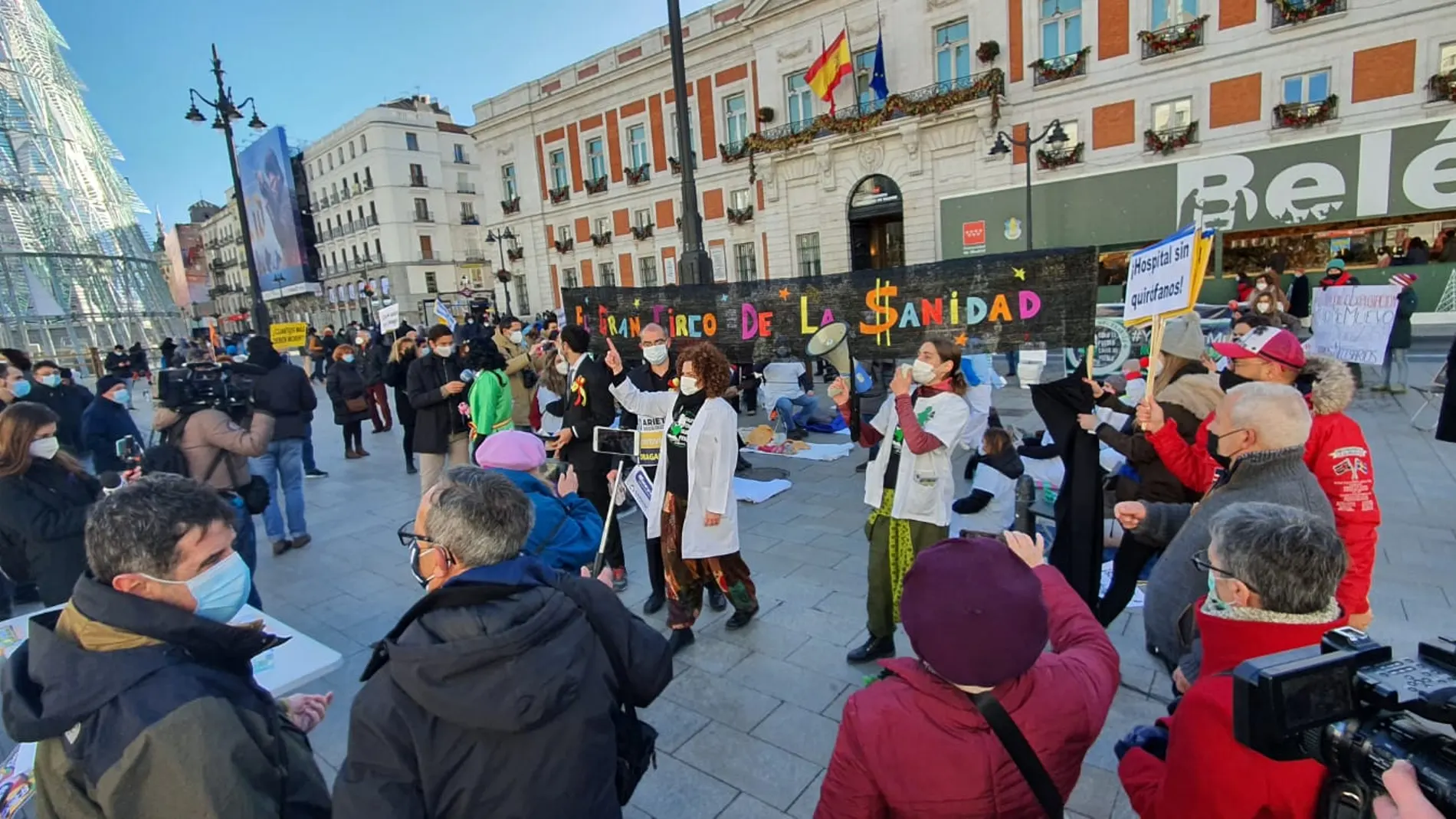 Los sanitarios reclaman más recursos para la Sanidad ante la Puerta del Sol