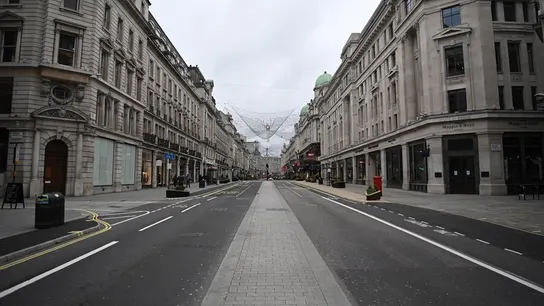 Vista de una calle inusualmente vacía en Londres Vista de una calle inusualmente vacía en Londres