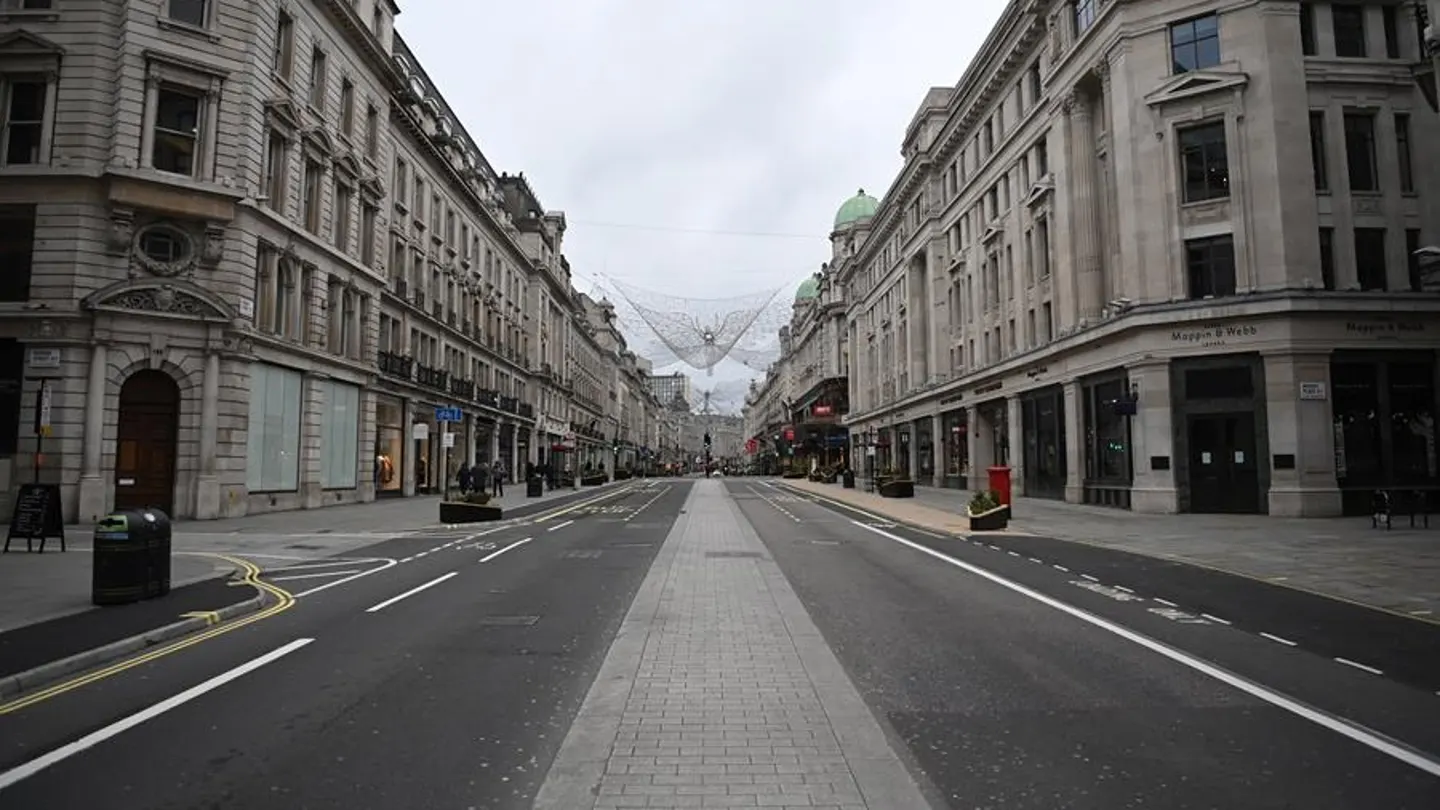 Vista de una calle inusualmente vacía en Londres Vista de una calle inusualmente vacía en Londres