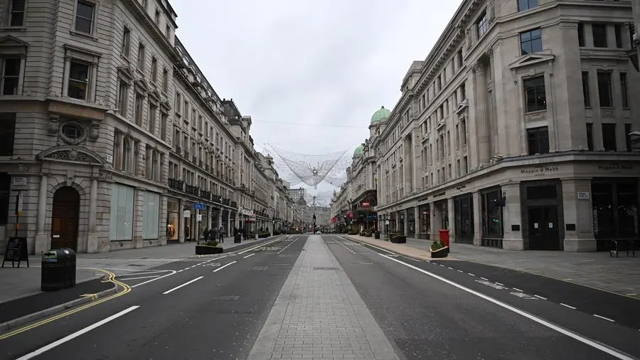 Vista de una calle inusualmente vacía en Londres