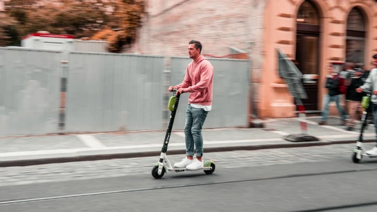 Las nuevas normativas referentes a los patinetes entran en vigor en enero Patinetes