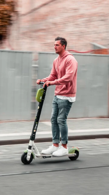 Las nuevas normativas referentes a los patinetes entran en vigor en enero Patinetes