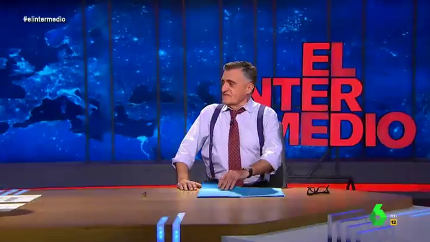 La sorpresa de Wyoming en directo con el look de Sandra Sabatés: "¡Pareces Helena de Troya!" La sorpresa de Wyoming en directo con el look de Sandra Sabatés: "¡Pareces Helena de Troya!"