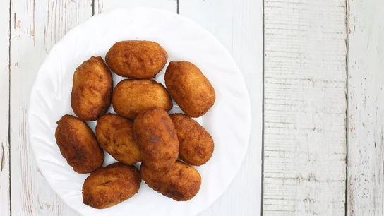 Día internacional de la croqueta Plato de croquetas