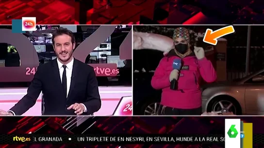 La sorprendente reacción de una reportera al pensar que no estaba en directo La sorprendente reacción de una reportera al pensar que no estaba en directo