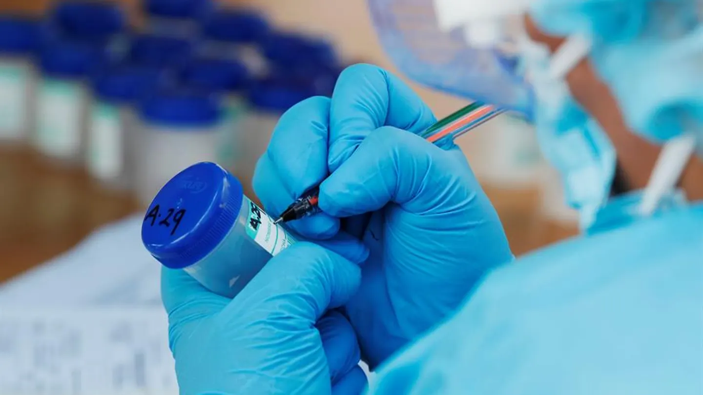 Investigan si la muerte por coronavirus de un hijo y sus padres en Melilla está relacionada con un brote en un bautizo Investigan si la muerte por coronavirus de un hijo y sus padres en Melilla está relacionada con un brote en un bautizo