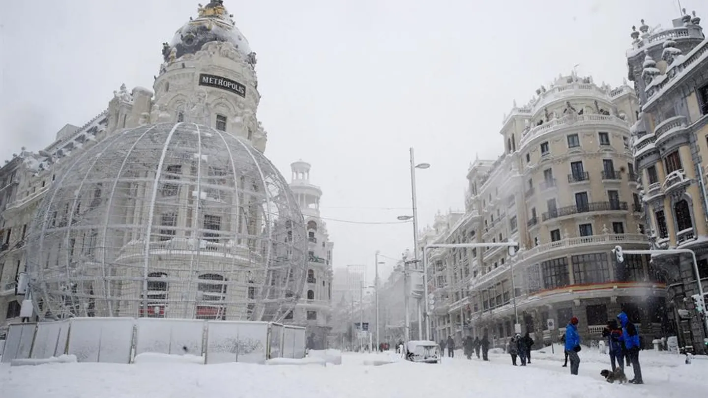 La Gran Vía de Madrid, cubierta de nieve La Gran Vía de Madrid, cubierta de nieve