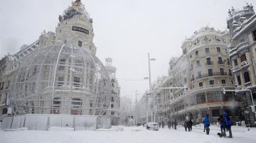 La Gran Vía de Madrid, cubierta de nieve