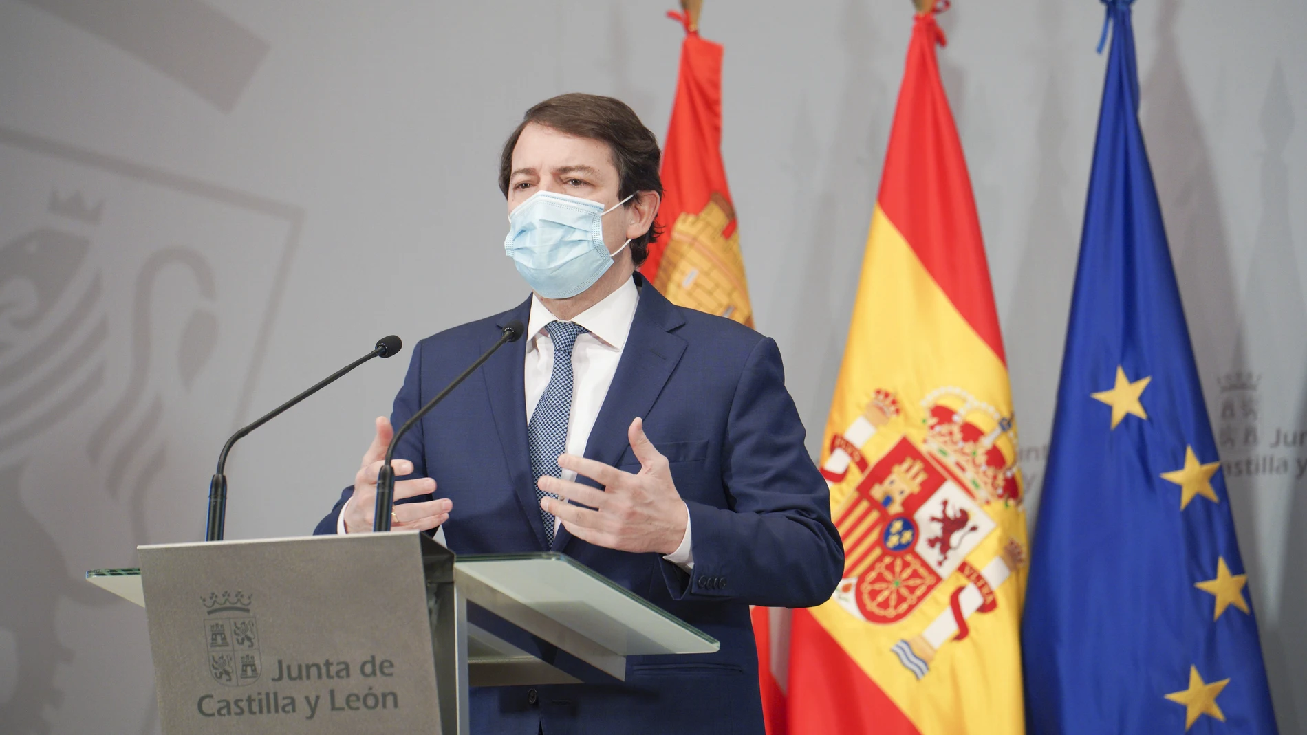 El presidente de la Junta de Castilla y León, Alfonso Fernández Mañueco, durante una rueda de prensa