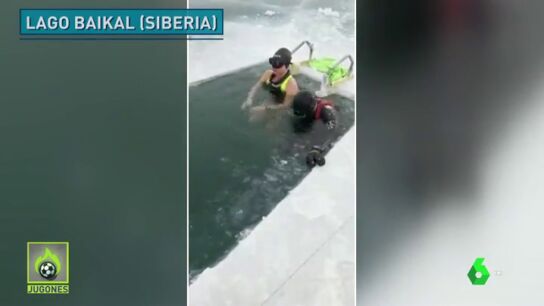 Una nadadora rusa bate el r&eacute;cord de apnea din&aacute;mica: 85 metros bajo el hielo sin neopreno