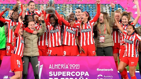 Virginia Torrecilla, con sus compañeras del Atlético Virginia Torrecilla, con sus compañeras del Atlético