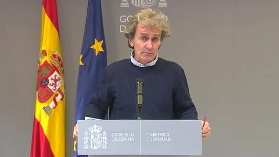 La respuesta de Simón a Ayuso, que pide suspender los vuelos son Sudáfrica: "Sería un canto al sol" La respuesta de Simón a Ayuso, que pide suspender los vuelos son Sudáfrica: "Sería un canto al sol"