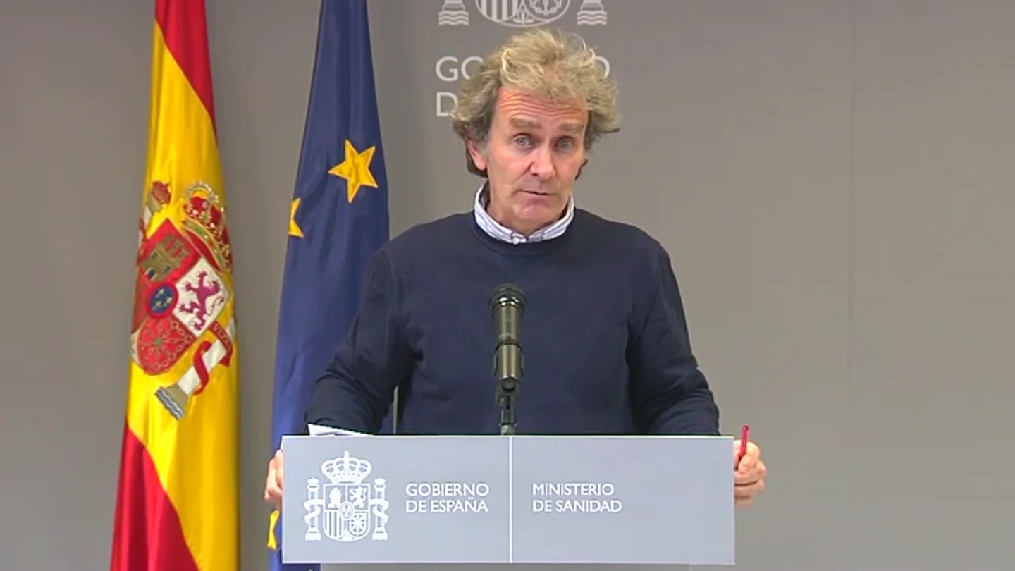La respuesta de Simón a Ayuso, que pide suspender los vuelos son Sudáfrica: "Sería un canto al sol" La respuesta de Simón a Ayuso, que pide suspender los vuelos son Sudáfrica: "Sería un canto al sol"