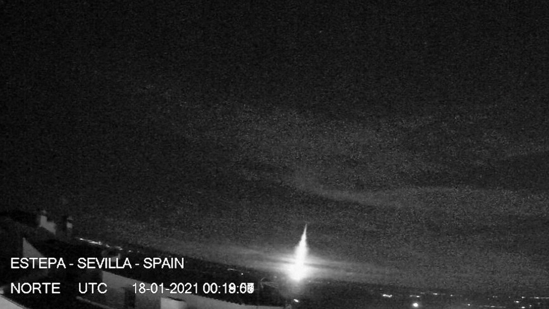 Una enorme bola de fuego cruza el noroeste de la peninsula iberica