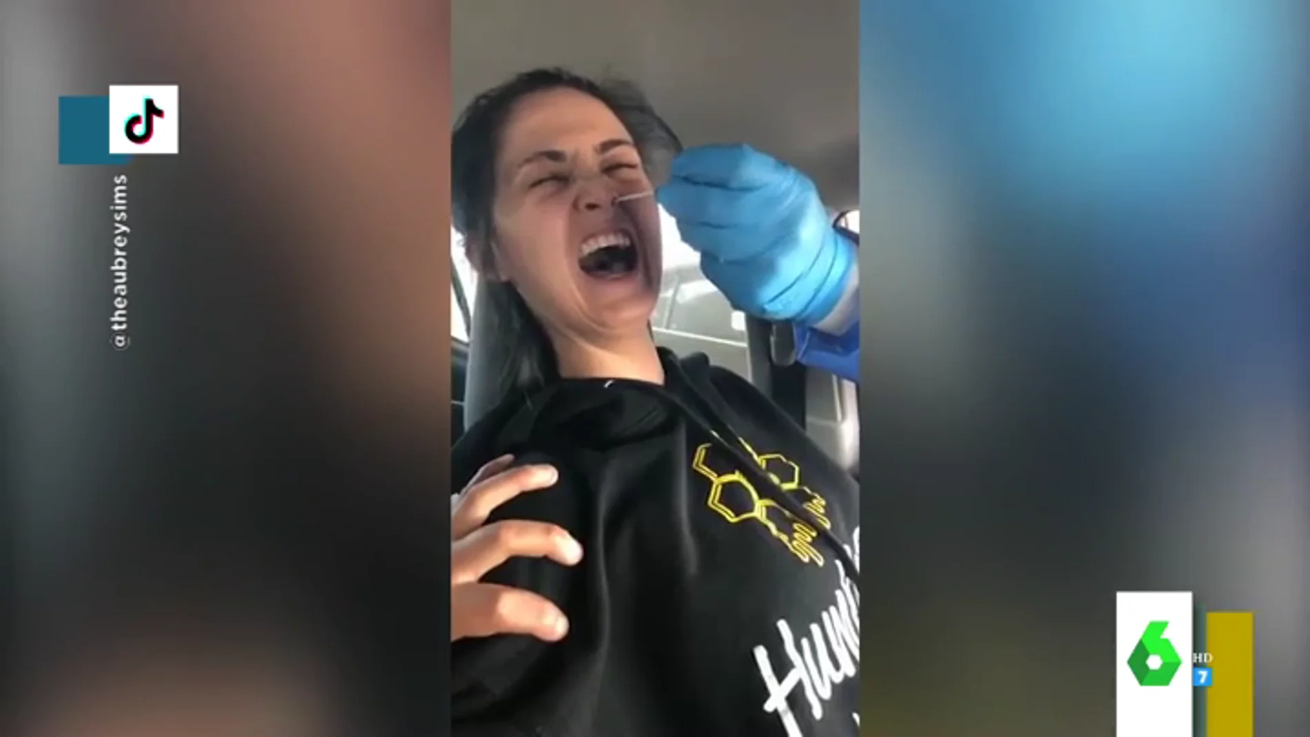 El sufrimiento de una joven con una prueba PCR por la nariz: "Es muy heavy"
