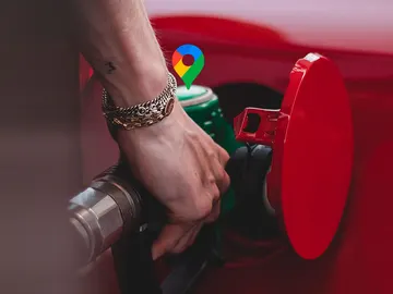 Llenando el depósito de gasolina Llenando el depósito de gasolina