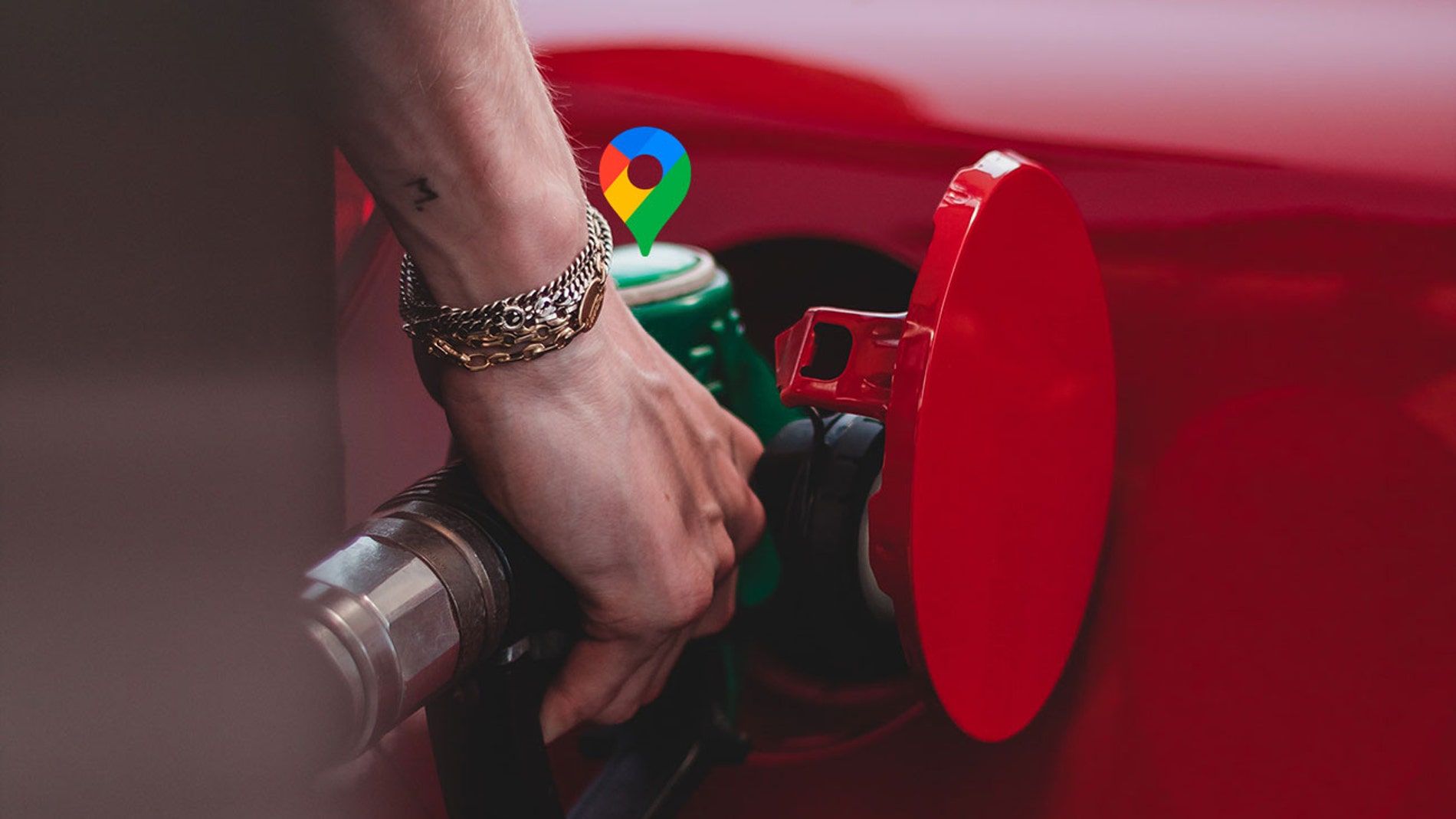 Llenando el depósito de gasolina