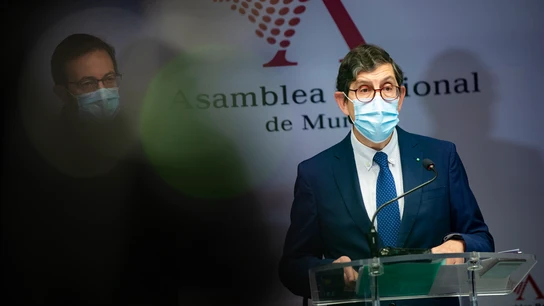 Escándalo de la vacunación en Murcia: casi 1.000 sanitarios y residentes no han recibido la inyección Vacunación Villegas