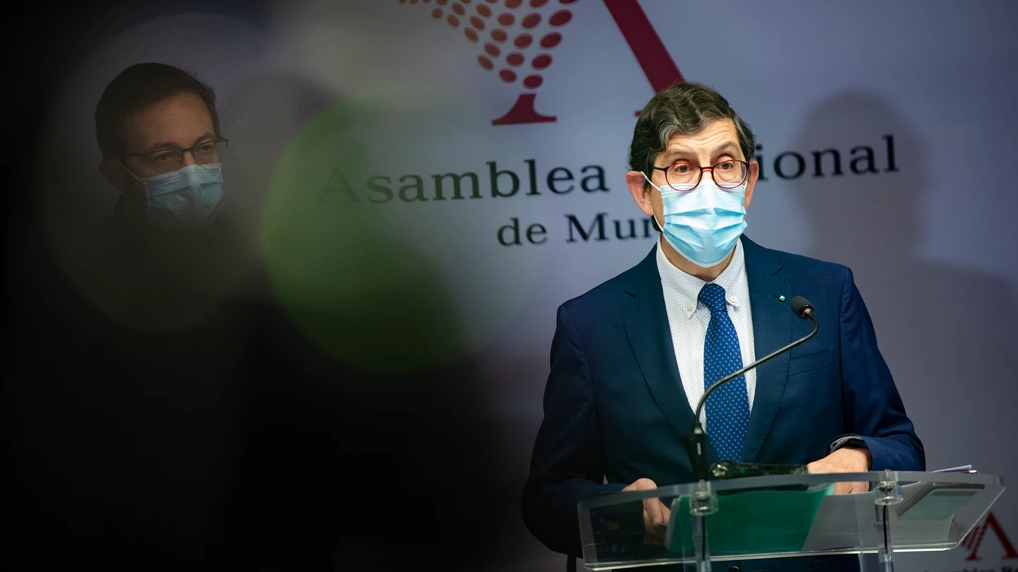 Escándalo de la vacunación en Murcia: casi 1.000 sanitarios y residentes no han recibido la inyección Vacunación Villegas