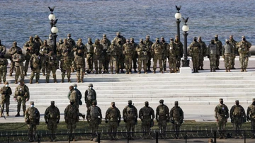Miembros de la Guardia Nacional durante la investidura
