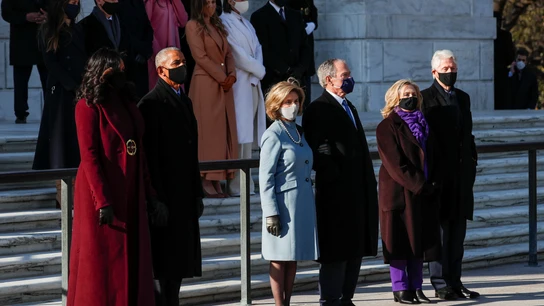 Barack y Michelle Obama, George y Laura Bush, y Bill y Hilary Clinton en el cementerio de Arlington Barack y Michelle Obama, George y Laura Bush, y Bill y Hilary Clinton en el cementerio de Arlington