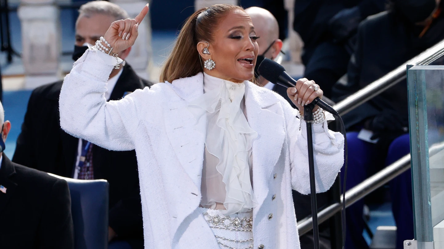 Jennifer Lopez durante su actuación en la toma de posesión de Joe Biden como el 46 presidente de los Estados Unidos en el frente oeste del Capitolio de los Estados Unidos en Washington Jennifer Lopez durante su actuación en la toma de posesión de Joe Biden como el 46 presidente de los Estados Unidos en el frente oeste del Capitolio de los Estados Unidos en Washington