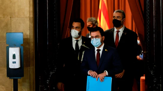 El vicepresidente de la Generalitat, Pere Aragonés, el presidente del Parlament, Roger Torrent, y el conseller de Exteriores, Bernat Solé. El vicepresidente de la Generalitat, Pere Aragonés, el presidente del Parlament, Roger Torrent, y el conseller de Exteriores, Bernat Solé.