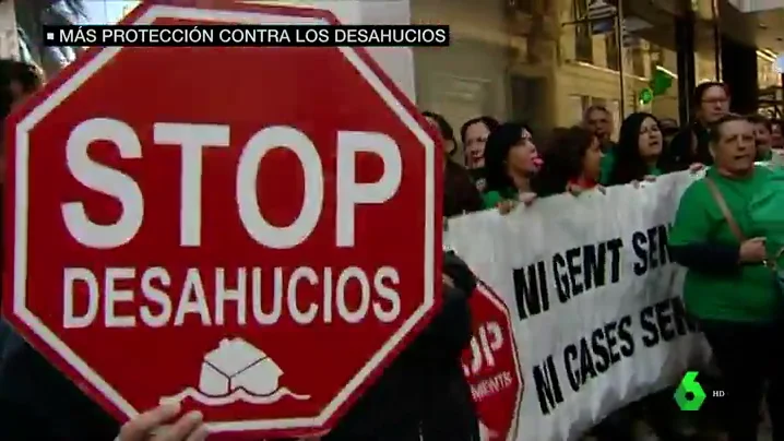 El Gobierno amplía la ley Antidesahucios y protege a 'okupas' si no actúan con violencia ni intimidación