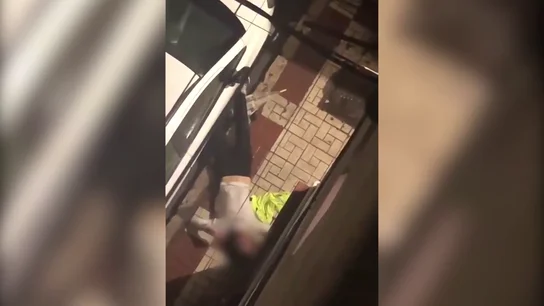 Linchan a un hombre que roció a una mujer con aguafuerte en La Palmilla (Málaga) Linchan a un hombre que roció a una mujer con aguafuerte en La Palmilla (Málaga)