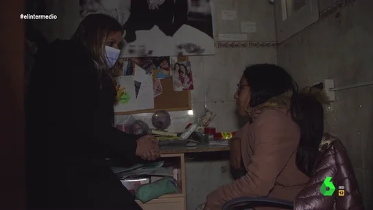 El impactante testimonio de una niña de la Cañada Real que acaba rompiendo a llorar: "Me siento apartada" El impactante testimonio de una niña de la Cañada Real que acaba rompiendo a llorar: "Me siento apartada"