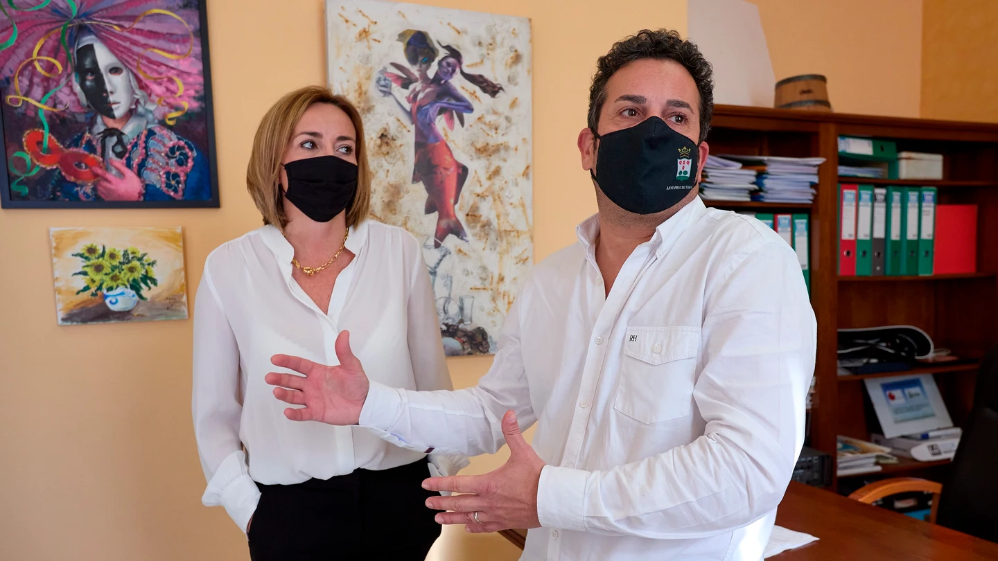 Carolina Vives y Ximo Coll, alcaldes de Els Poblets y El Verger respectivamente Carolina Vives y Ximo Coll, alcaldes de Els Poblets y El Verger respectivamente