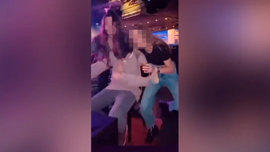 Imagen de unos jóvenes de fiesta en una discoteca de Madrid Coronavirus
