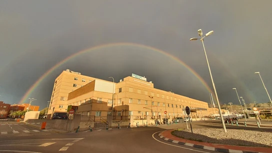Imagen de un arcoíris doble sobre el Hospital General Universitario de Castellón Imagen de un arcoíris doble sobre el Hospital General Universitario de Castellón