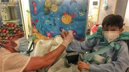 Un niño de diez años supera el coronavirus tras 11 días en una UCI Un niño de diez años supera el coronavirus tras 11 días en una UCI