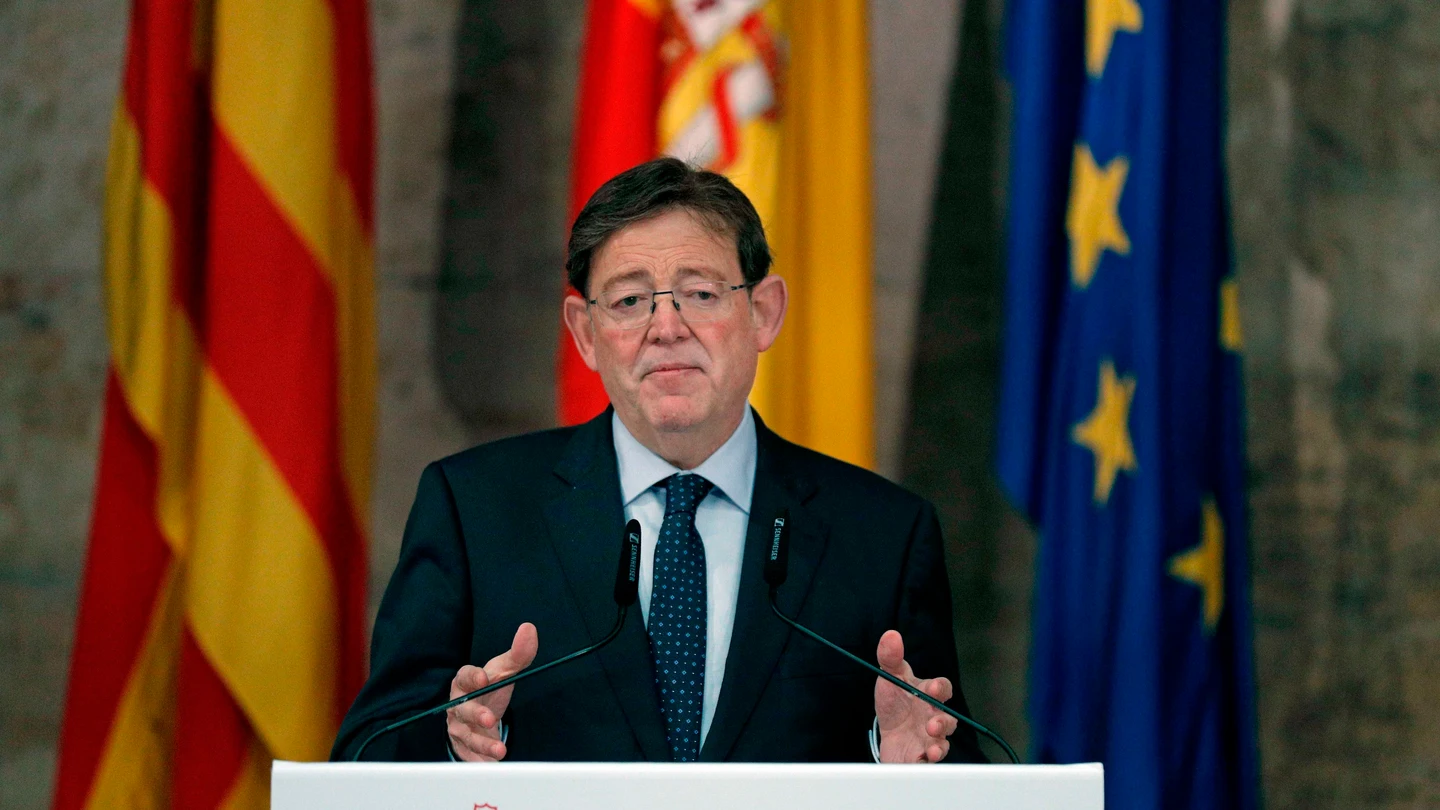 La Generalitat Valenciana compra chalecos por 10.300 euros para los empleados que no pueden teletrabajar En total se trata de 500 prendas de plumas y diferentes colores para que los empleados no pasen frío por trabajar con las ventanas abiertas