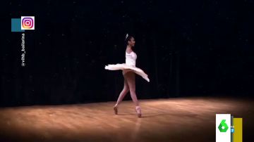 Los espectaculares vídeo de Victoria Bueno, una joven bailarina sin brazos que es capaz de hacer de todo