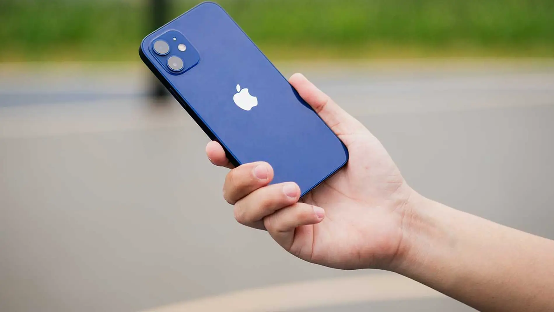 El iPhone 15 Pro de titanio es menos resistente a los golpes, ¿cómo es  posible?