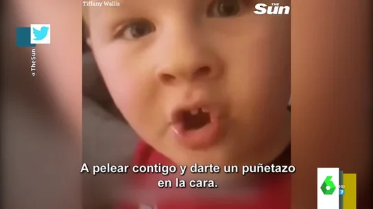 Un niño le echa la bronca a Boris Johnson porque por el confinamiento no puede ir a natación: "Me gustaría pelear contigo" Un niño le echa la bronca a Boris Johnson porque por el confinamiento no puede ir a natación: "Me gustaría pelear contigo"