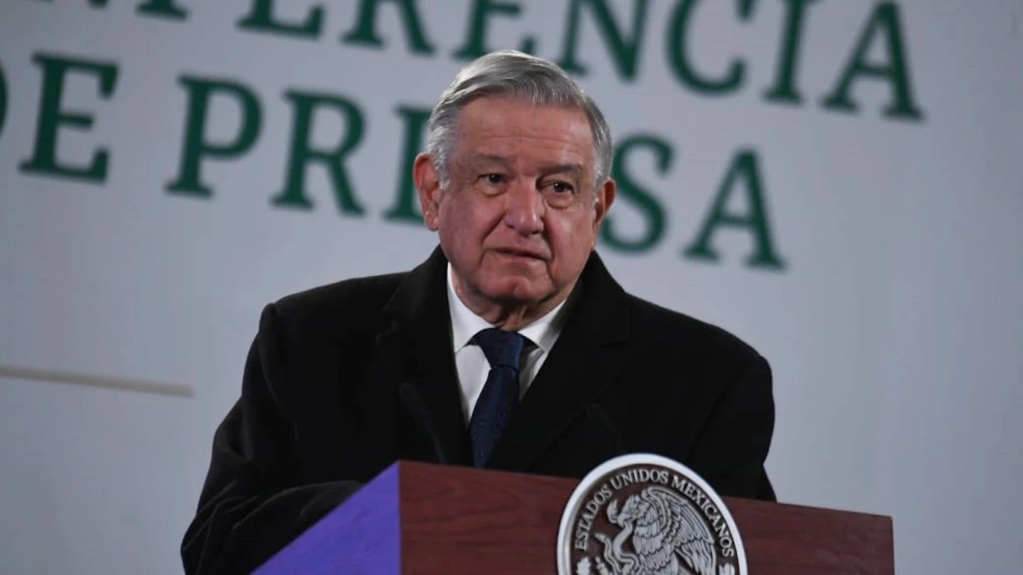 El presidente de México, Andrés Manuel López Obrador, durante un discurso en el Palacio Nacional Obrador, positivo en coronavirus